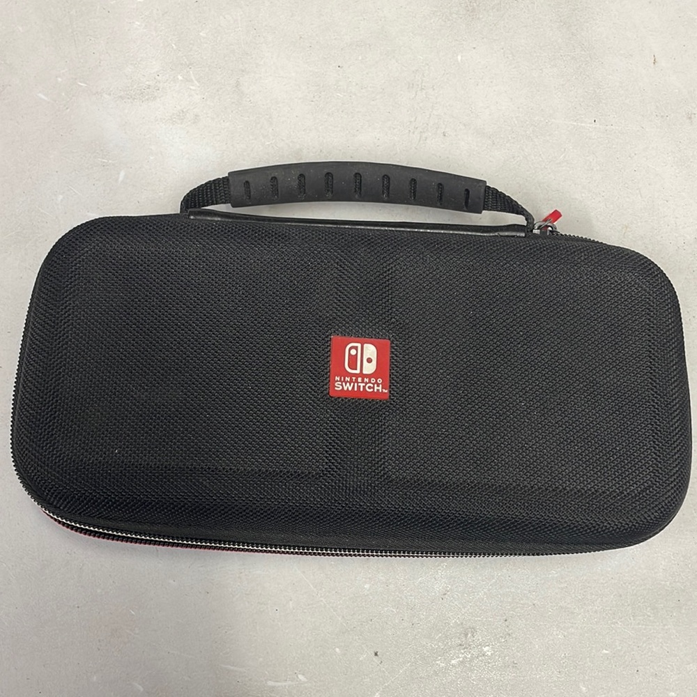 Nintendo switch case good condition